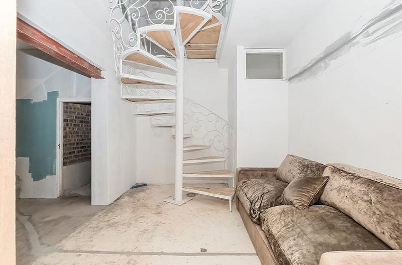 8 Bedroom Property for Sale in Hout Bay Western Cape